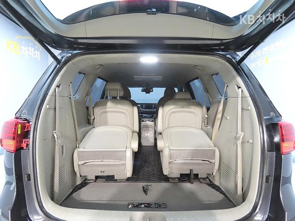 Kia The New (facelift) Carnival9-seater 3.3 Gasoline Noblesse Special (special feature/edition) - 19