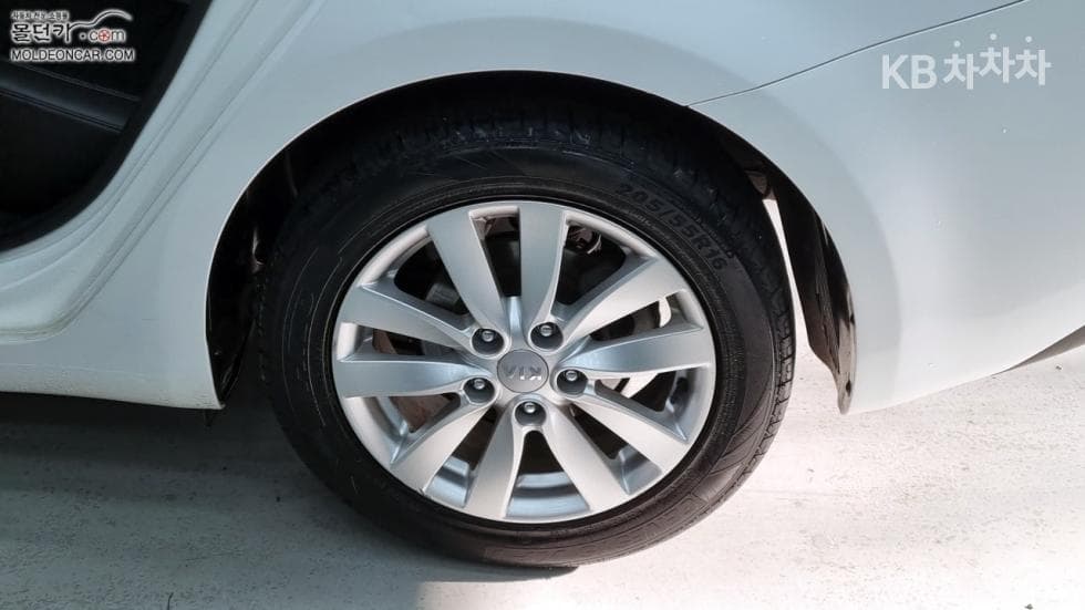 Kia K3Trendy - 6