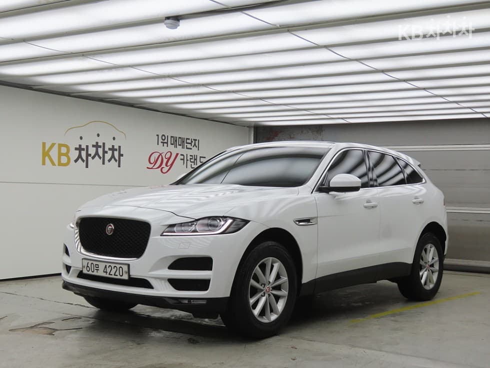 Jaguar F-PACE 20d PRESTIGE - Image 1