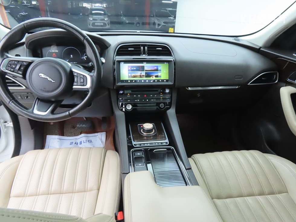 Jaguar F-PACE20d PRESTIGE - 7