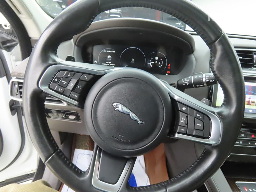 Jaguar F-PACE20d PRESTIGE - 8