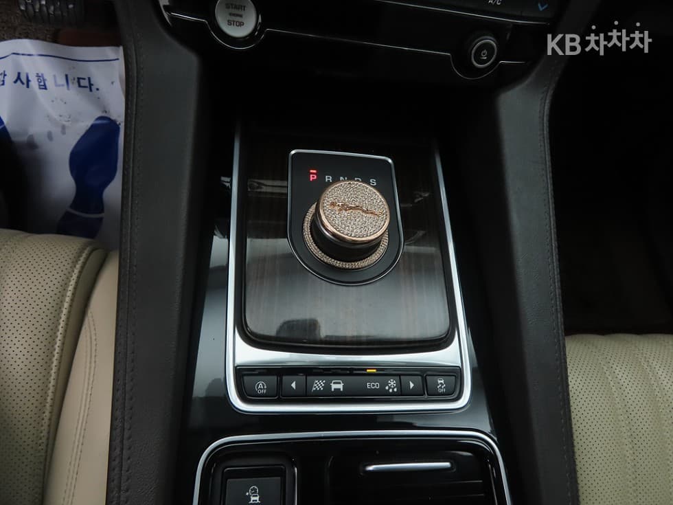 Jaguar F-PACE20d PRESTIGE - 11