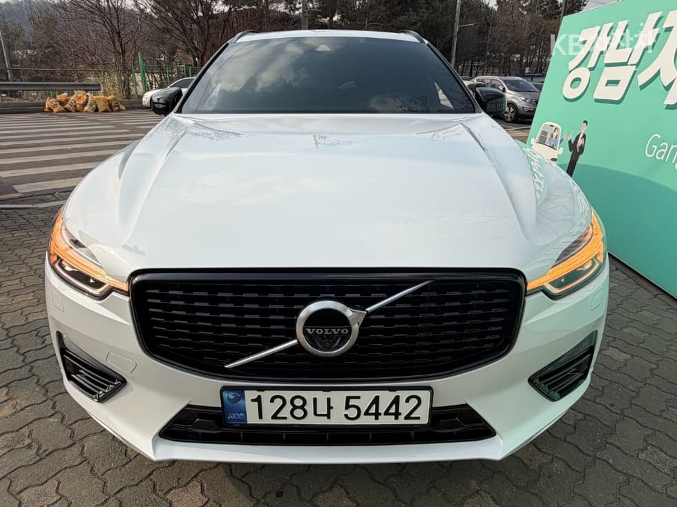 Volvo XC60 Второ поколениеT8 R-Design - 2