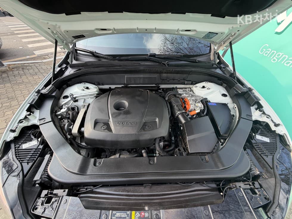 Volvo XC60 Второ поколениеT8 R-Design - 3