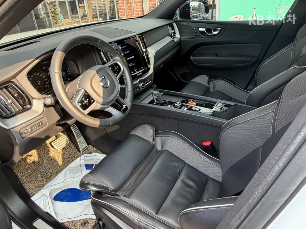 Volvo XC60 Второ поколениеT8 R-Design - 11