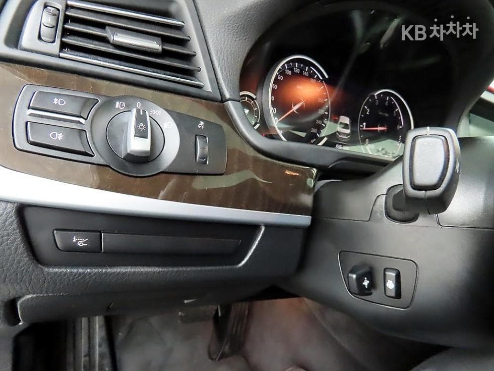 BMW New5 Series528i F10 - 13