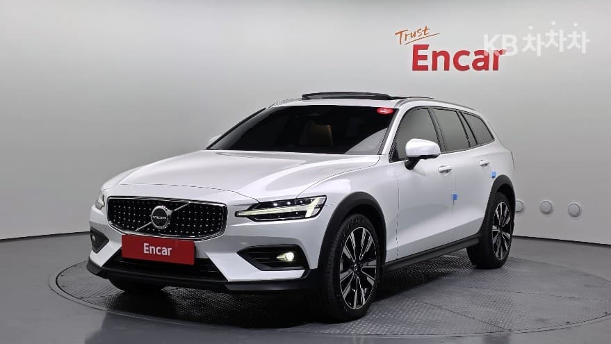 Volvo V60 CC(Second generation) B5 AWD Ultimate - Image 1