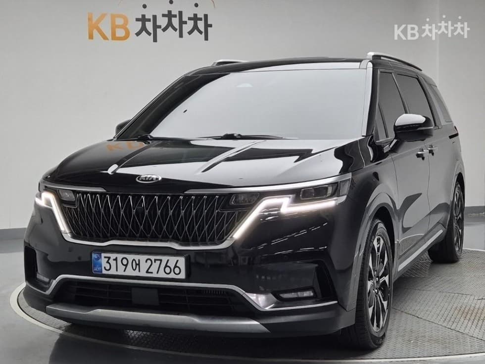 Kia Carnival 4th generation D2.2 9-seater Signature - Image 1