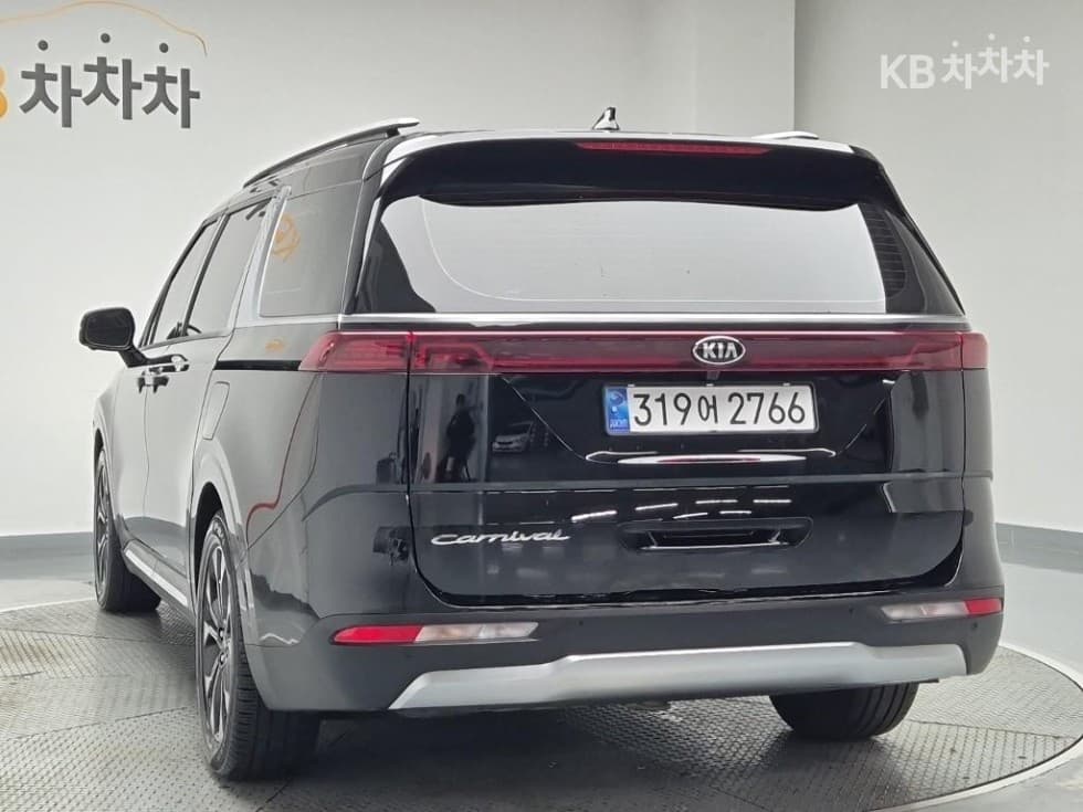 Kia Carnival 4th generationD2.2 9-seater Signature - 2