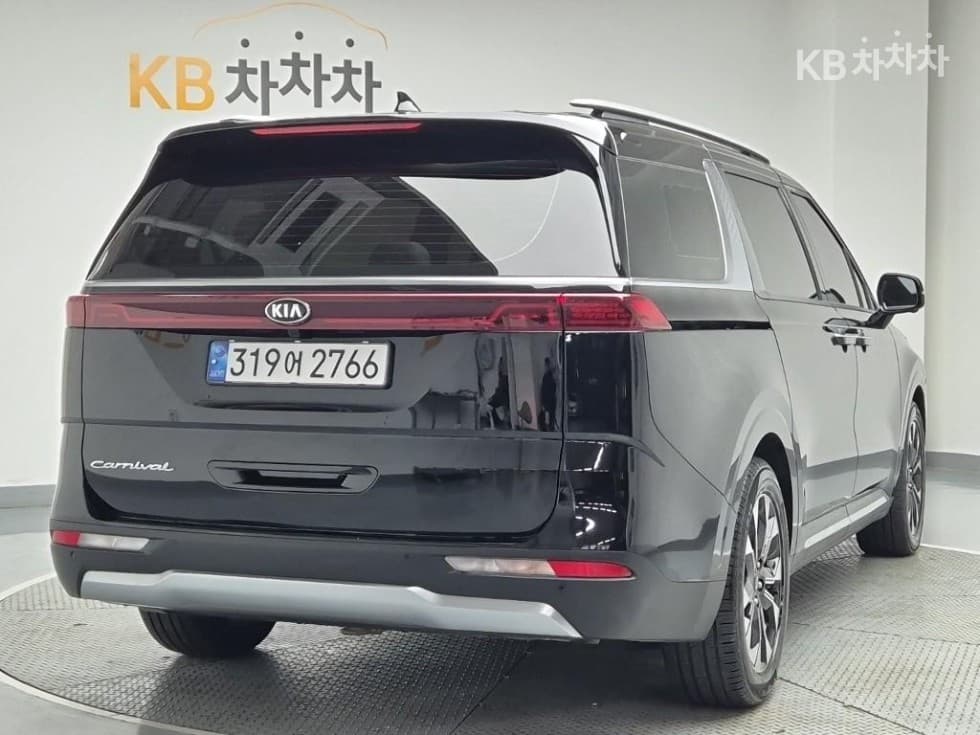 Kia Carnival 4th generationD2.2 9-seater Signature - 3