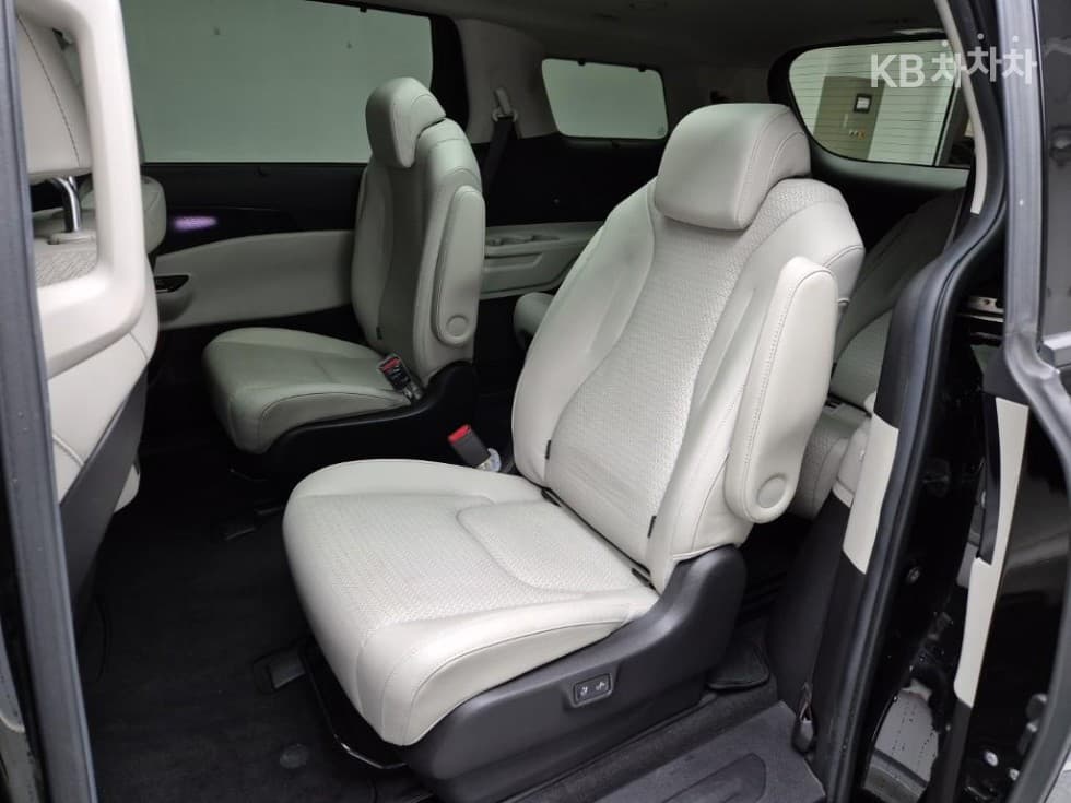 Kia Carnival 4th generationD2.2 9-seater Signature - 12