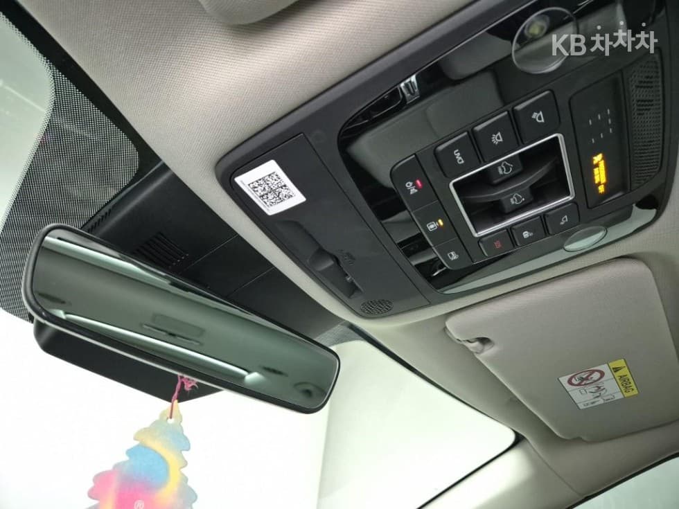 Kia Carnival 4th generationD2.2 9-seater Signature - 17