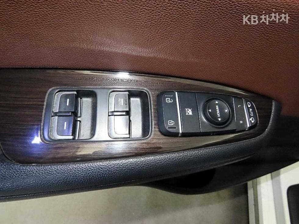 Kia K5 Second generation2.0 Gasoline MX Noblesse - 13
