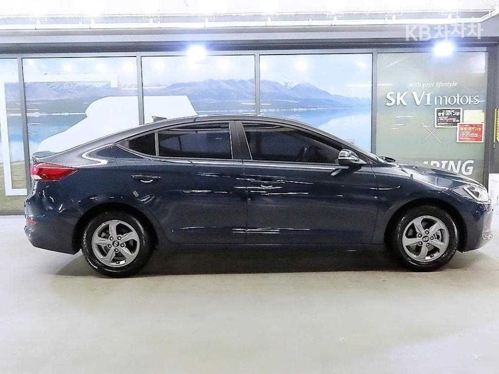 Hyundai Avante (Elantra)AD1.6 e-VGT Smart - 3