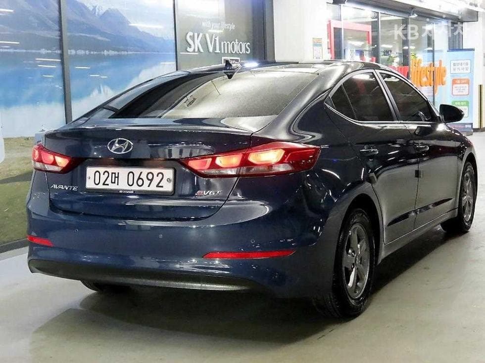 Hyundai Avante (Elantra)AD1.6 e-VGT Smart - 4