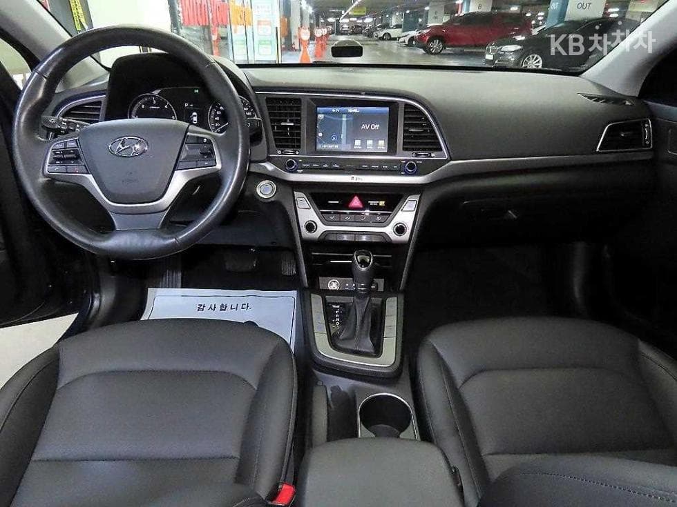 Hyundai Avante (Elantra)AD1.6 e-VGT Smart - 10
