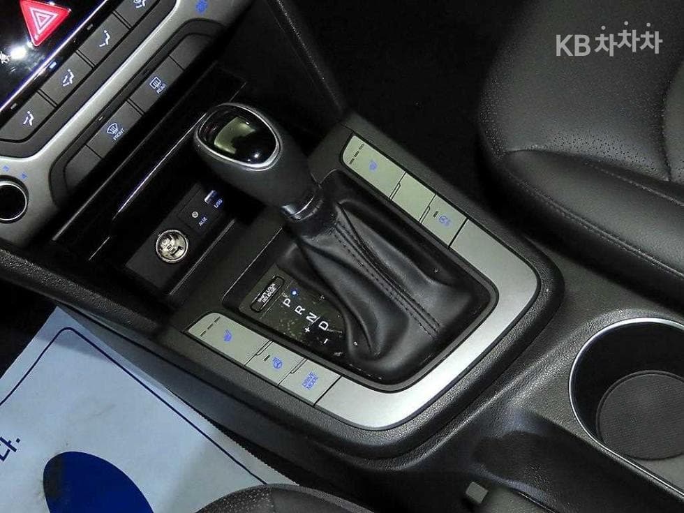 Hyundai Avante (Elantra)AD1.6 e-VGT Smart - 12