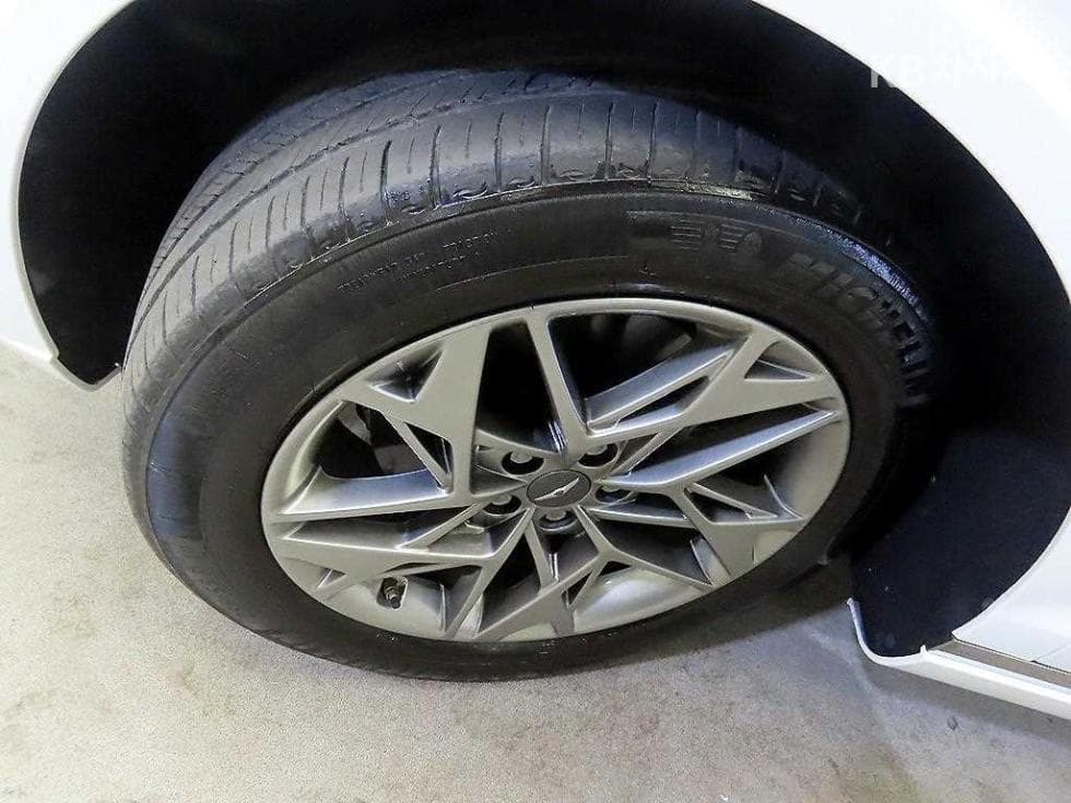 Дженезис GV70Бензин 2.5T 2WD - 20
