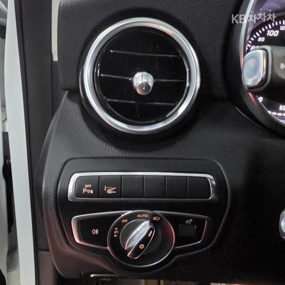 Mercedes-Benz The New (фейслифт) C-КласC220d Avantgarde W205 - 14