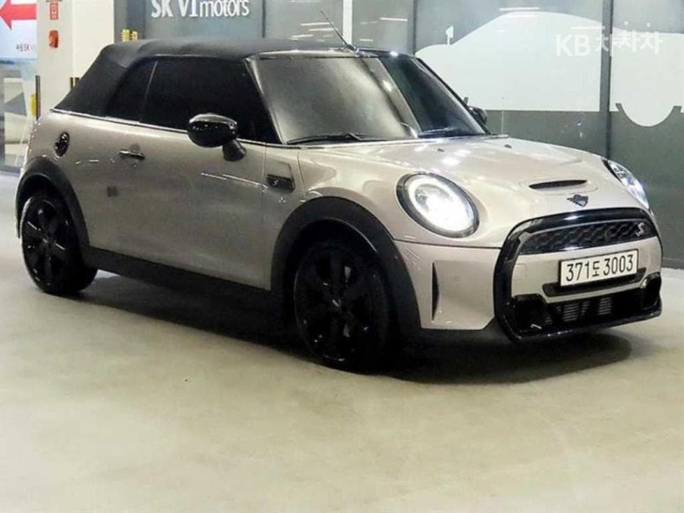 Mini New Convertible S 2.0 Classic Launch Pack - Image 1