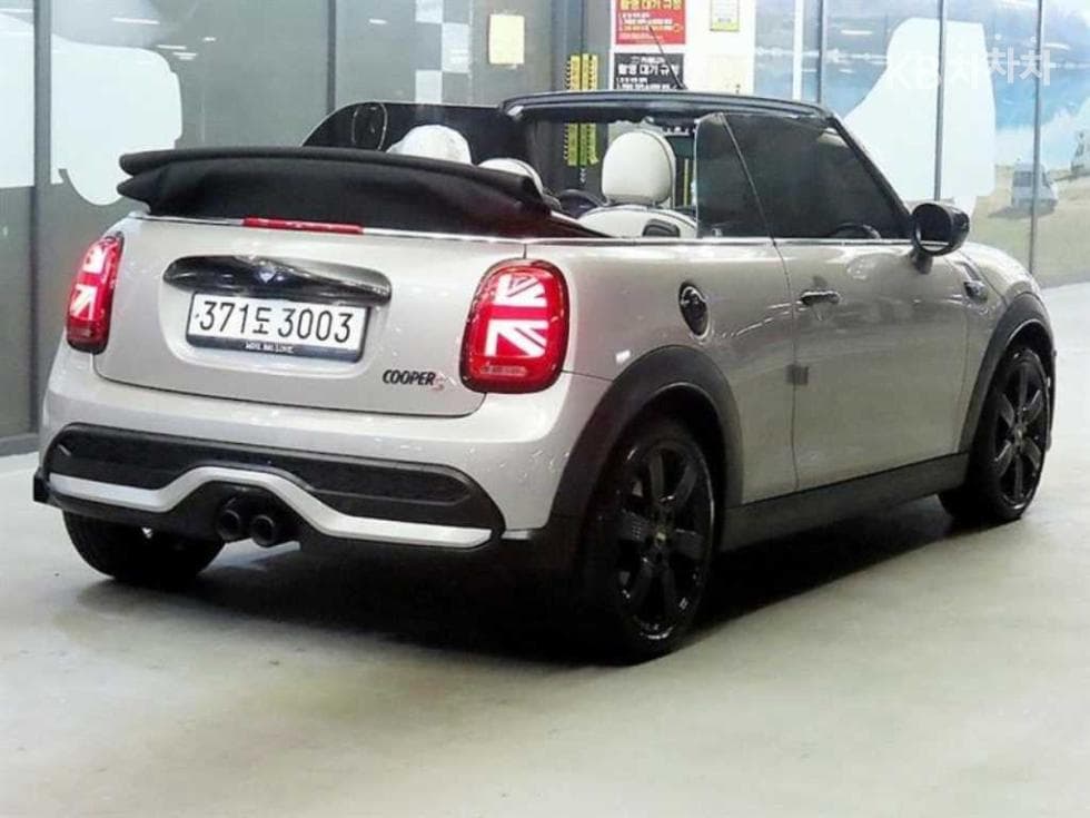 Mini New ConvertibleS 2.0 Classic Launch Pack - 7