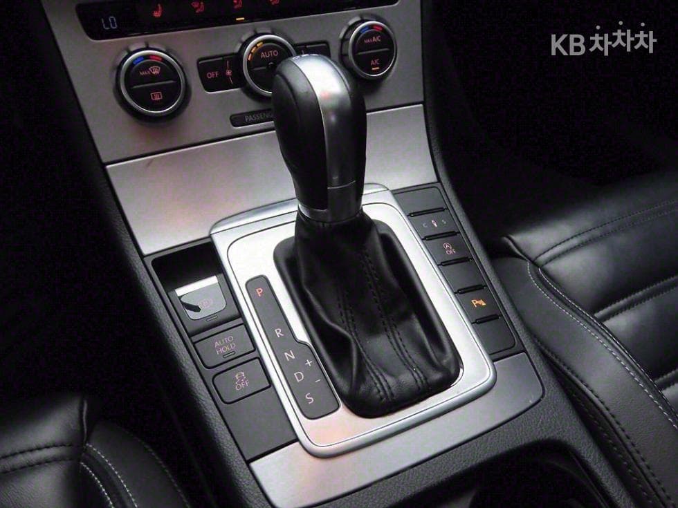Volkswagen New CC2.0 Turbo Diesel Injection BlueMotion R-라Seater - 11