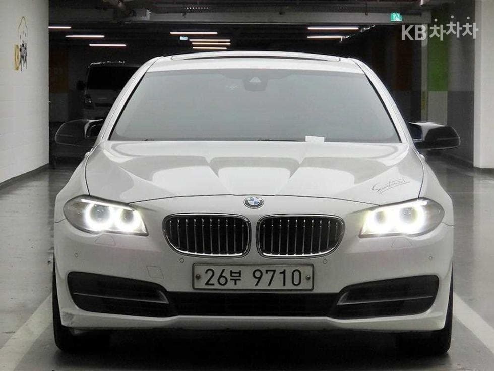 BMW New5 Series 520d F10(10~16년) - Image 1