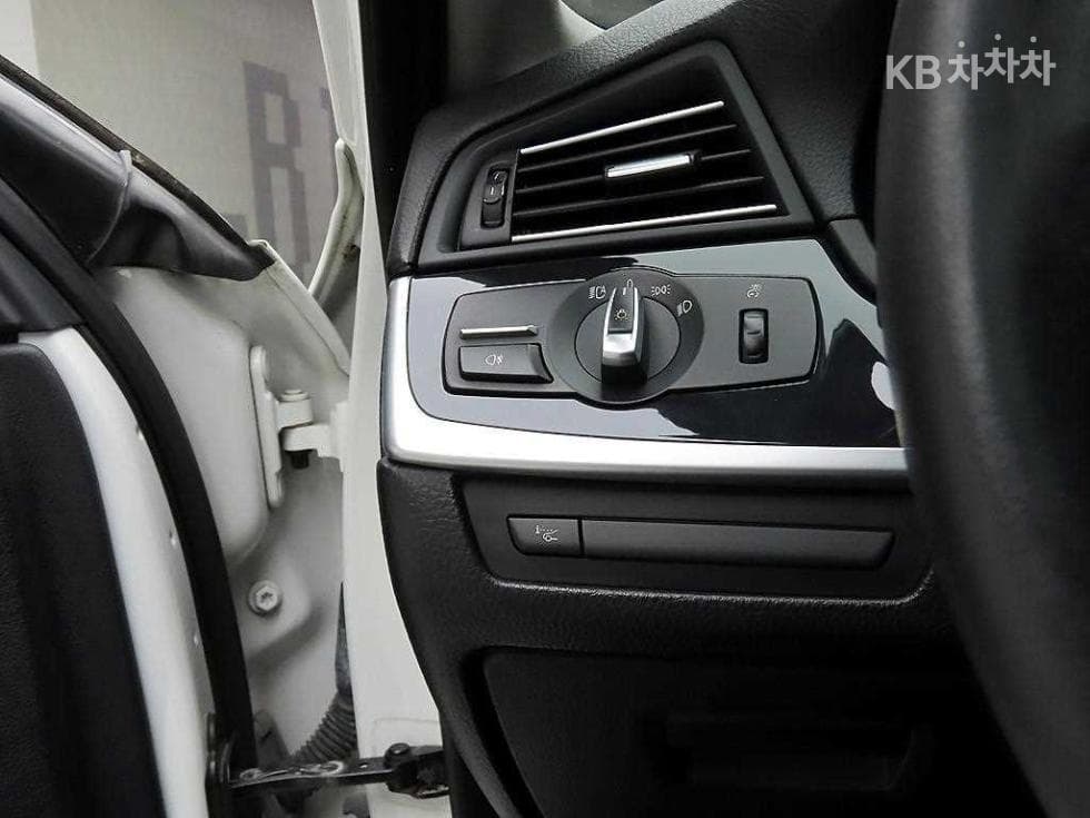 BMW New5 Series520d F10 - 12