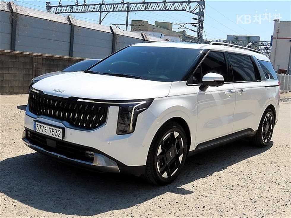 Kia The New (facelift) Carnival 4th generation G3.5 GDI 9-seater Signature - Image 1