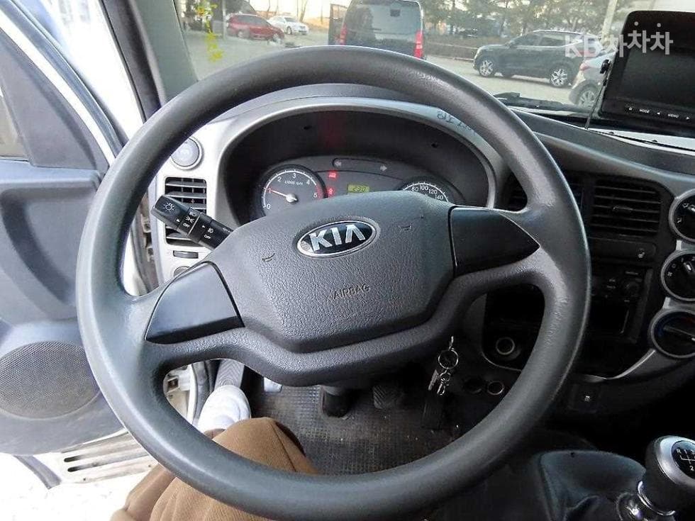 Kia Bongo 3 (light truck)1 Ton Box Truck Extra Long Plus형 King Cab Luxury - 9
