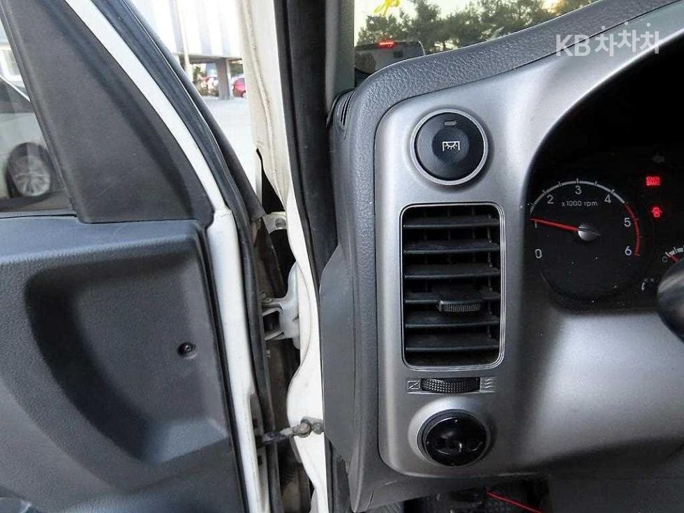 Kia Bongo 3 (light truck)1 Ton Box Truck Extra Long Plus형 King Cab Luxury - 13