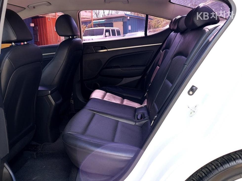 Хюндай Avante (Elantra)AD1.6 GDi Value Plus - 13
