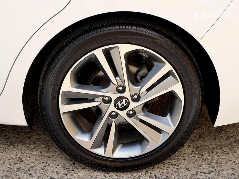 Хюндай Avante (Elantra)AD1.6 GDi Value Plus - 19