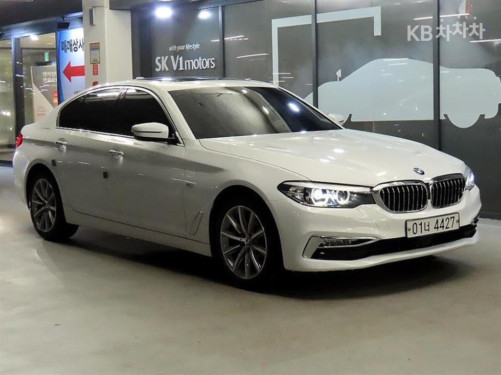 BMW 올New5 Series (G30) 520i Luxury - Image 1