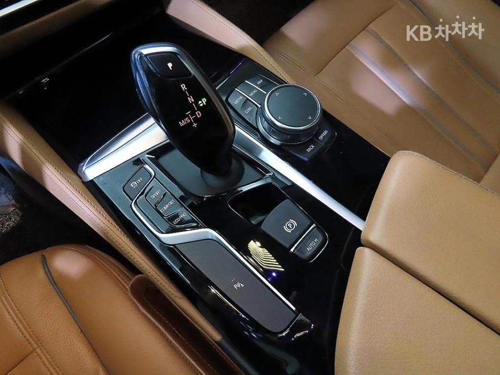 BMW 올New5 Series (G30)520i Luxury - 12