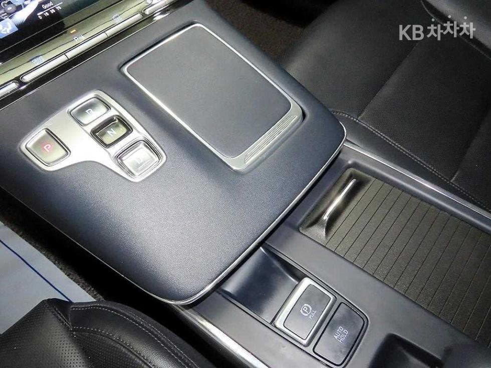 Hyundai The New (facelift) Grandeur (Azera)2.5 Premium 초이스 - 12