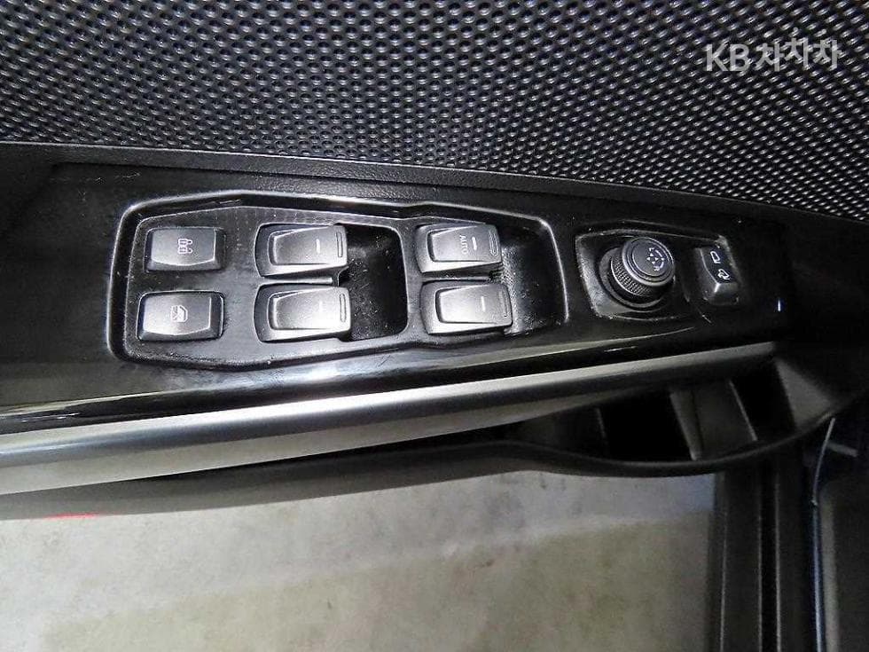 KG Mobility Tivoli Air(X150)1.5 Gasoline A3 - 13