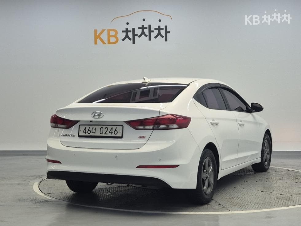 Хюндай Avante (Elantra)AD1.6 GDi Стил - 3