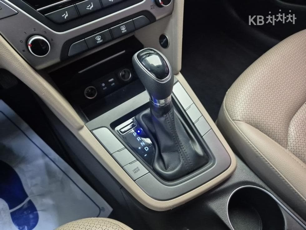 Хюндай Avante (Elantra)AD1.6 GDi Стил - 8