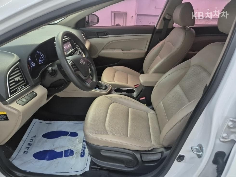 Хюндай Avante (Elantra)AD1.6 GDi Стил - 11