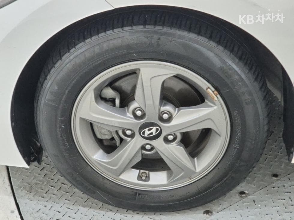 Хюндай Avante (Elantra)AD1.6 GDi Стил - 19