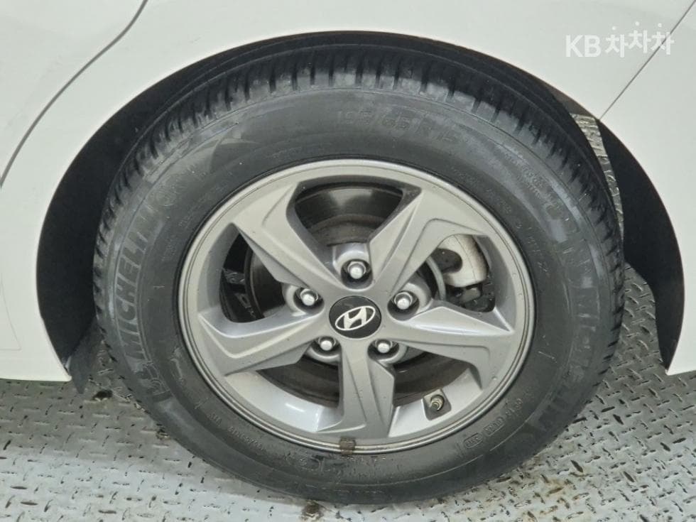 Хюндай Avante (Elantra)AD1.6 GDi Стил - 20