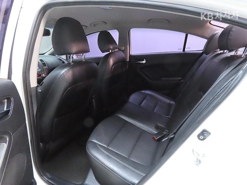 Kia K3Prestige - 11