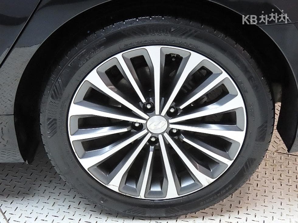 Hyundai Grandeur (Azera)HGHG240 Modern - 20