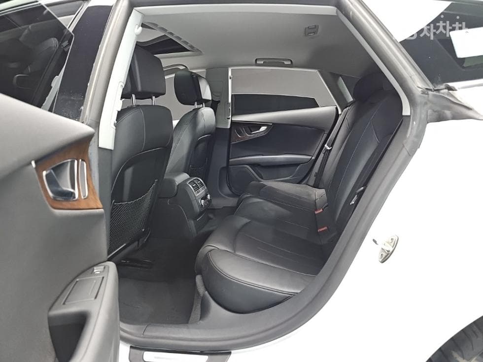 Audi A755 Turbo Diesel Injection 콰트로 Dynamic 4G - 22