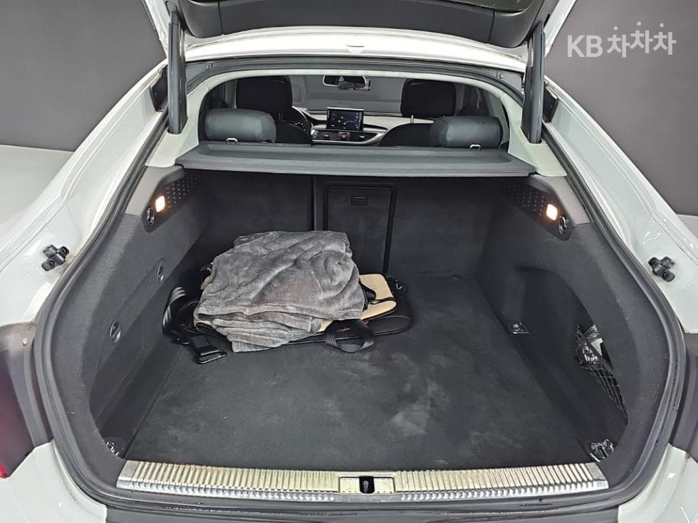 Audi A755 Turbo Diesel Injection 콰트로 Dynamic 4G - 24