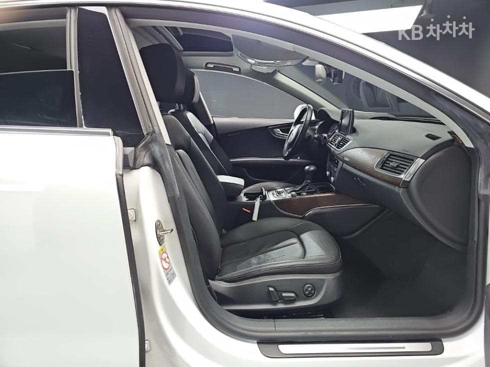 Audi A755 Turbo Diesel Injection 콰트로 Dynamic 4G - 28