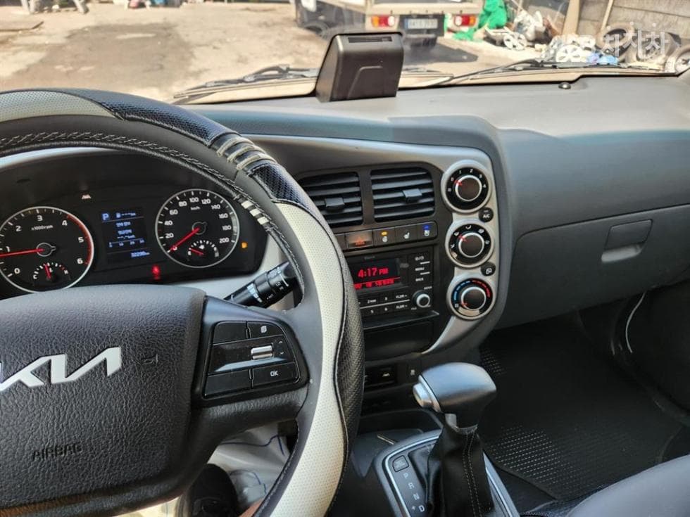 Kia The New (facelift) Bongo 3 (light truck)LPG Box Truck 1 Ton 하이 King Cab Extra Long L - 6
