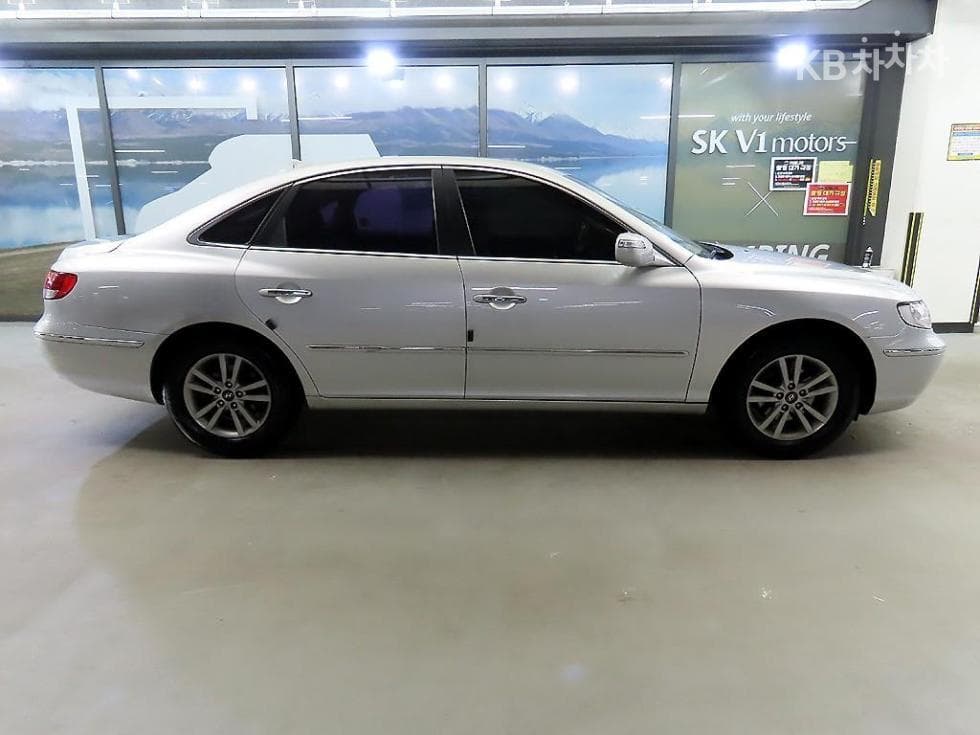Hyundai Grandeur (Azera)TGQ270 Luxury Standard - 3