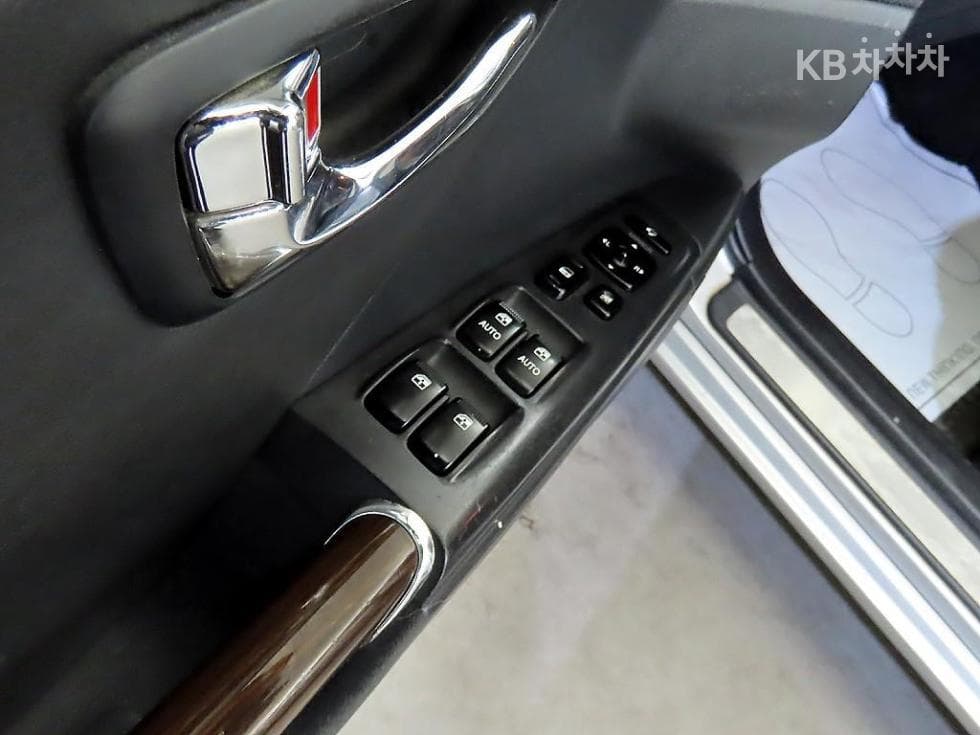 Hyundai Grandeur (Azera)TGQ270 Luxury Standard - 17